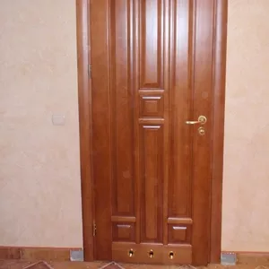 Дерев'яні двері з масиву