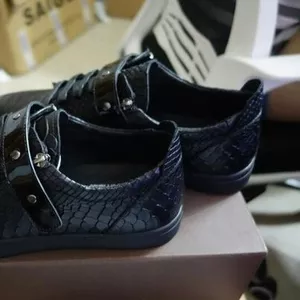 Купити взуття Louis Vuitton