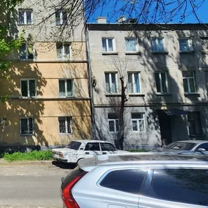Продаж 4-кімнатної квартири вул. Скісна,  4