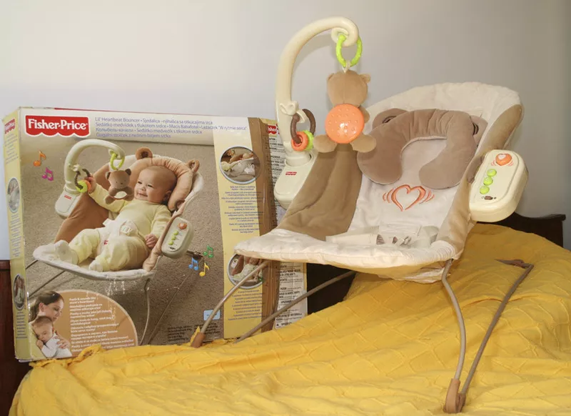 Кресло-качалка Fisher Price c сердцебиением для младенцев.