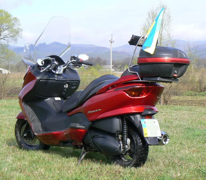Макси-скутер Honda Forza  7