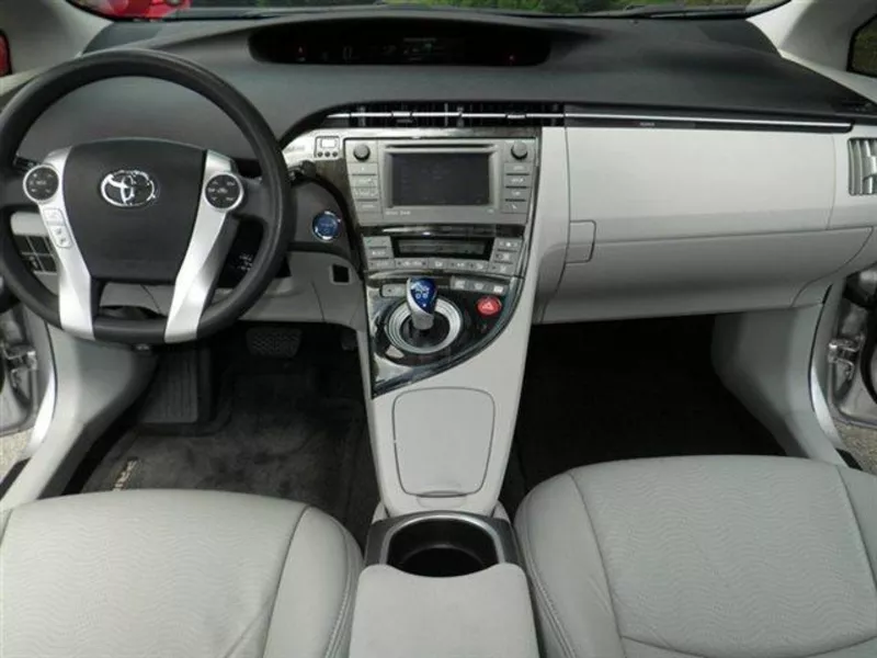  2012 Toyota Prius 3 хэтчбек 7