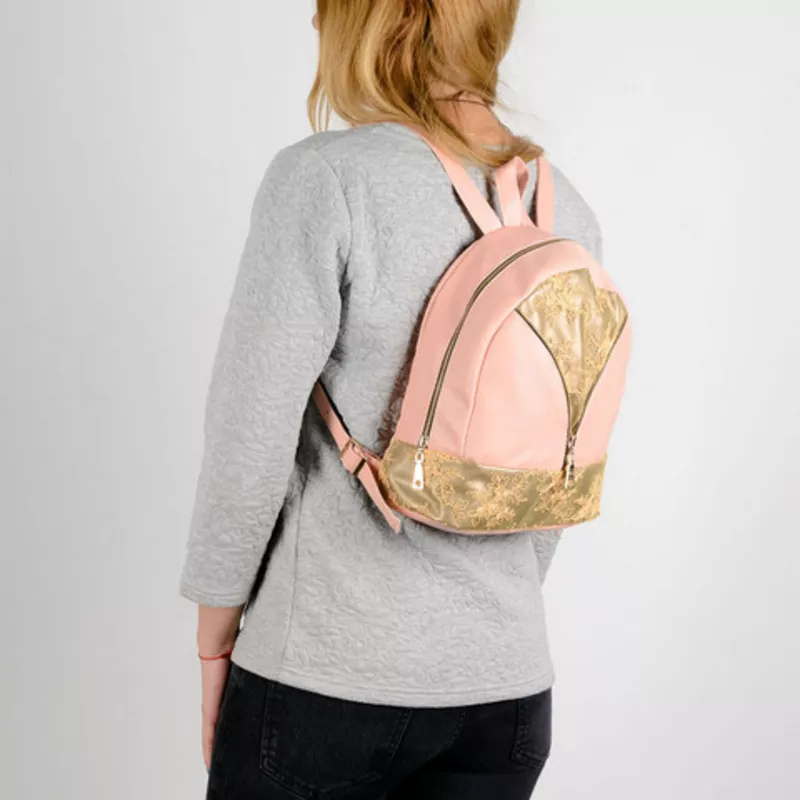 Городской стильный , кожаный рюкзак - для модных женских образов тренды