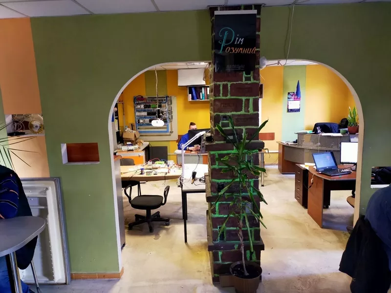 Окрема комерційна будівля у Львові вул. Лобачевського,  4 7