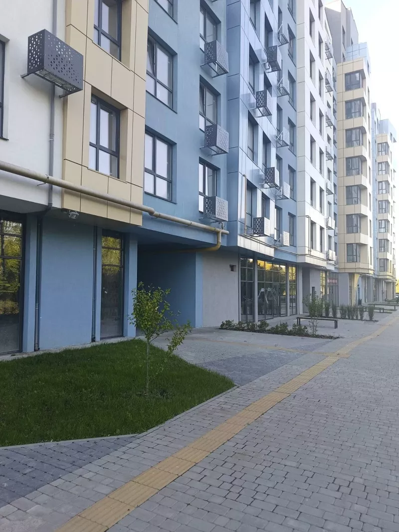 ФАСАДНЕ КОМЕРЦІЙНЕ ПРИМІЩЕННЯ НАВПРОТИ Арена Львів 2