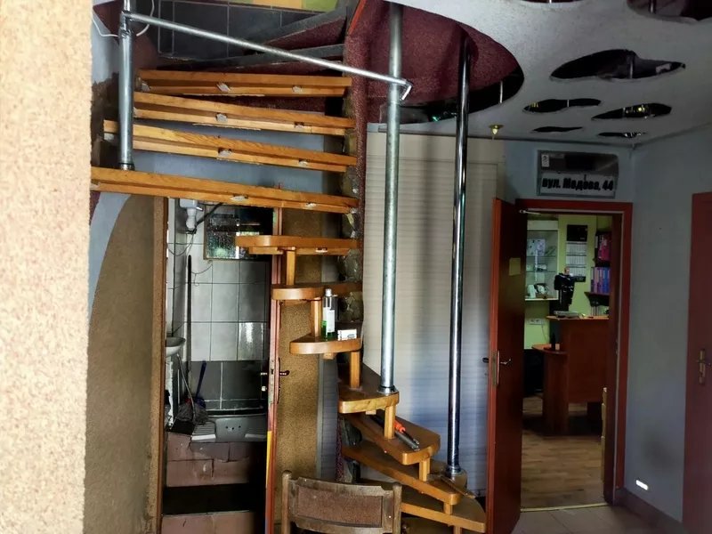 Окрема комерційна будівля у Львові вул. Лобачевського,  4 3