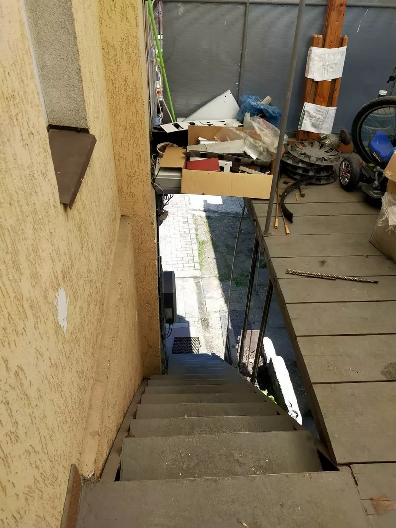 Окрема комерційна будівля у Львові вул. Лобачевського,  4 5